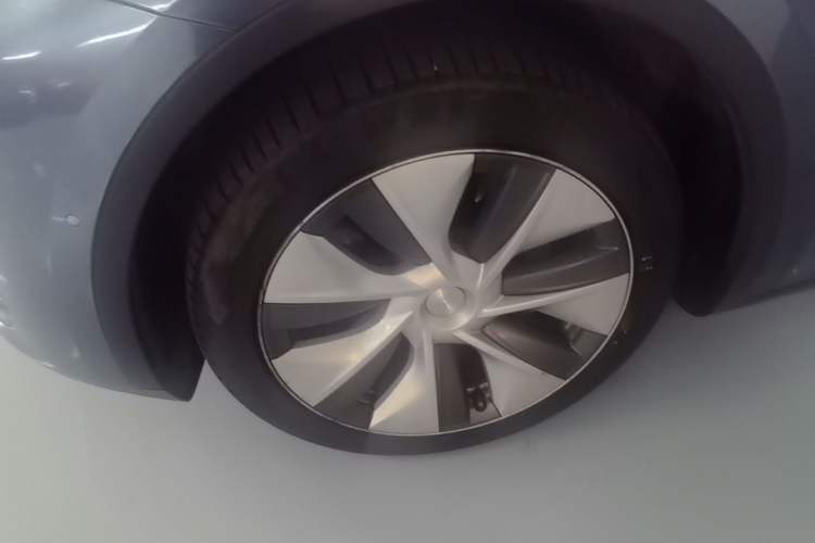 Used Tesla Model Y 2022 Revised Version Rear-Wheel Drive Left Front Wheel Hub