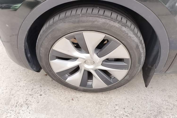 Used Tesla Model Y 2022 Revised Version Long-Range All-Wheel Drive Left Front Wheel Hub