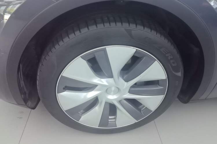 Used Tesla Model Y 2022 Revised Version Rear-Wheel Drive Left Front Wheel Hub