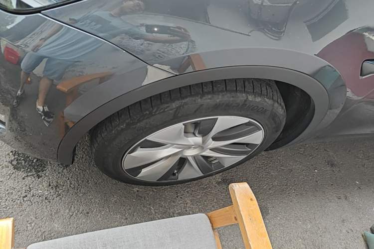 Used Tesla Model Y 2022 Long-Range All-Wheel-Drive Version Left Front Wheel Hub