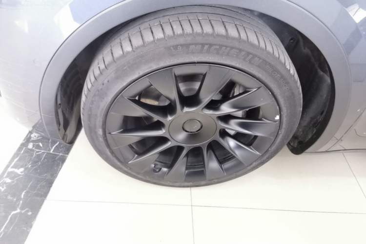 Used Tesla Model Y 2022 Rear-Wheel-Drive Version Left Front Wheel Hub