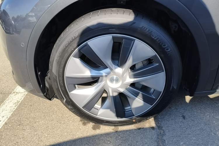 Used Tesla Model Y 2022 Rear-Wheel-Drive Version Left Front Wheel Hub