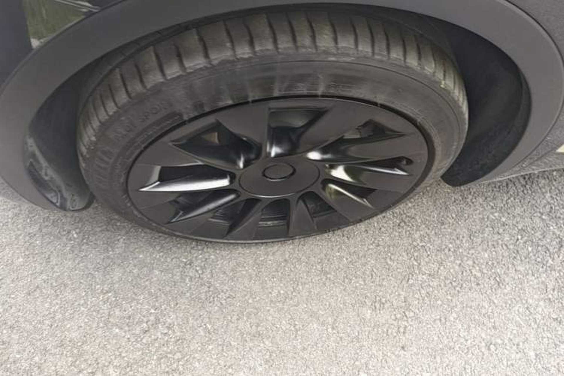 Used Tesla Model Y 2022 Rear-Wheel-Drive Version Left Front Wheel Hub