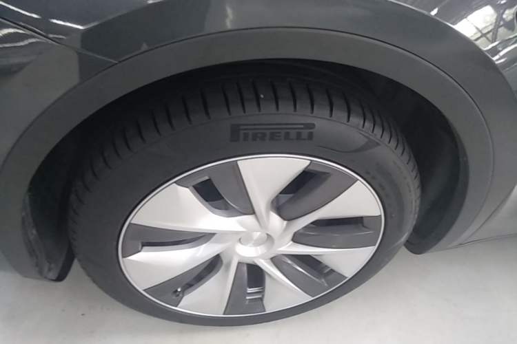 Used Tesla Model Y 2022 Rear-Wheel-Drive Version Left Front Wheel Hub