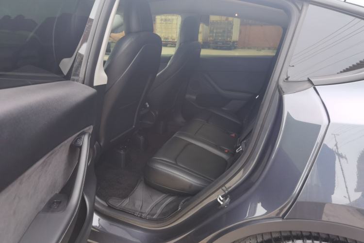 Used Tesla Model Y 2022 Performance High-Performance All-Wheel-Drive Version Left Rear Seat