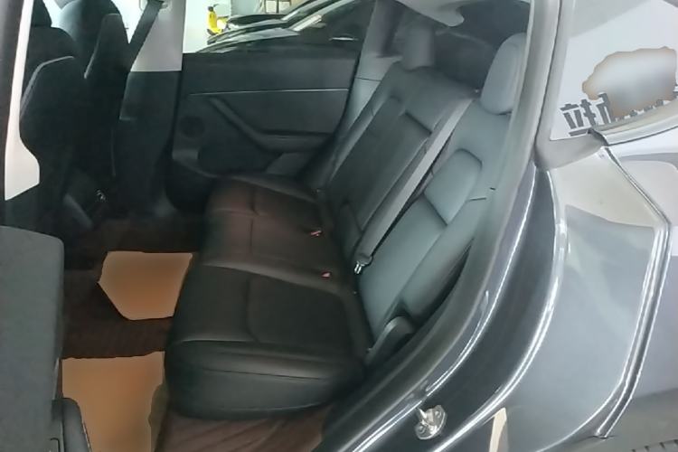 Used Tesla Model Y 2022 Performance High-Performance All-Wheel-Drive Version Left Rear Seat