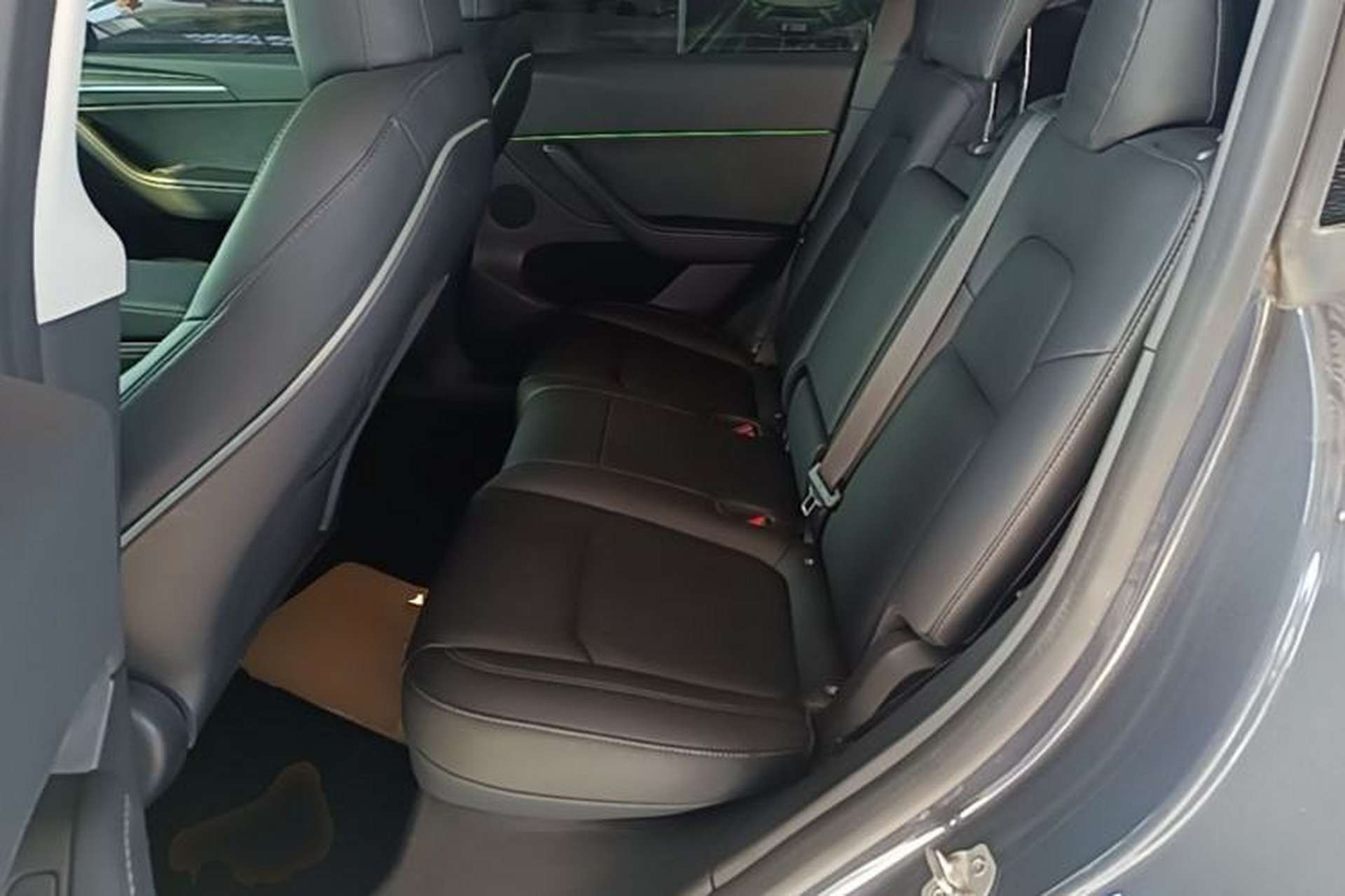 Used Tesla Model Y 2022 Performance High-Performance All-Wheel-Drive Version Left Rear Seat