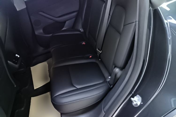 Used Tesla Model Y 2022 Long-Range All-Wheel-Drive Version Left Rear Seat