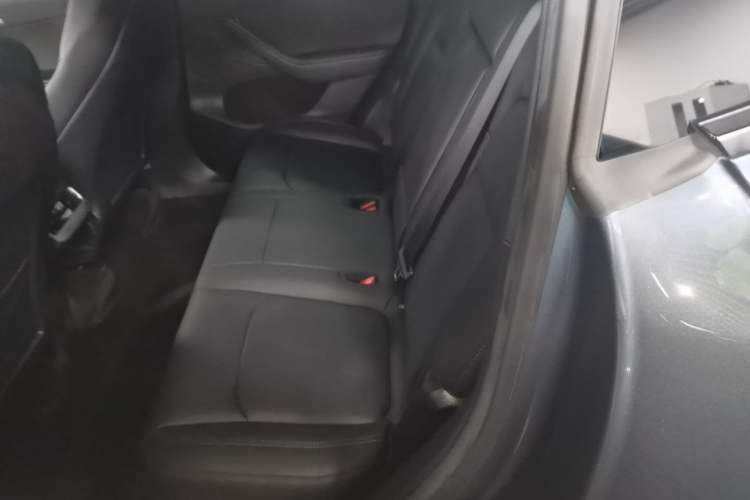 Used Tesla Model Y 2022 Long-Range All-Wheel-Drive Version Left Rear Seat
