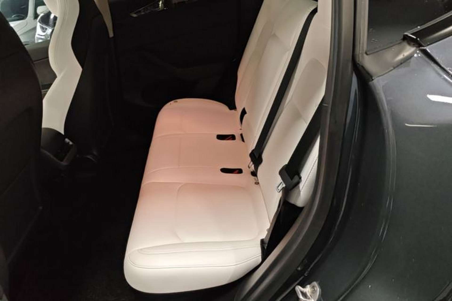 Used Tesla Model Y 2022 Performance High-Performance All-Wheel-Drive Version Left Rear Seat