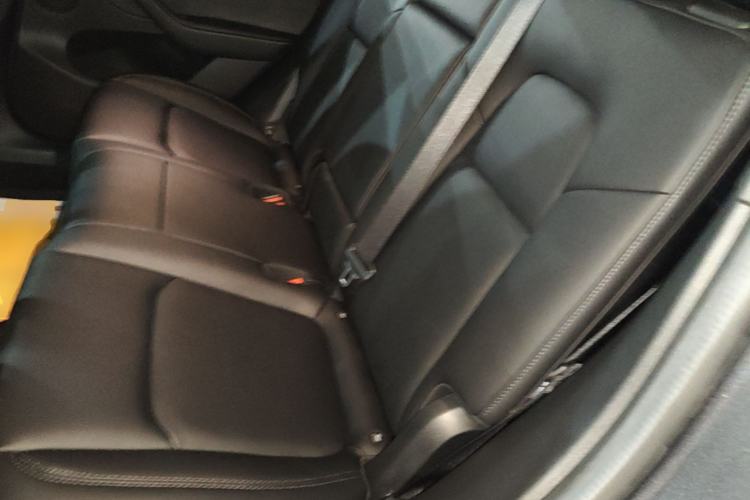 Used Tesla Model Y 2022 Performance High-Performance All-Wheel-Drive Version Left Rear Seat