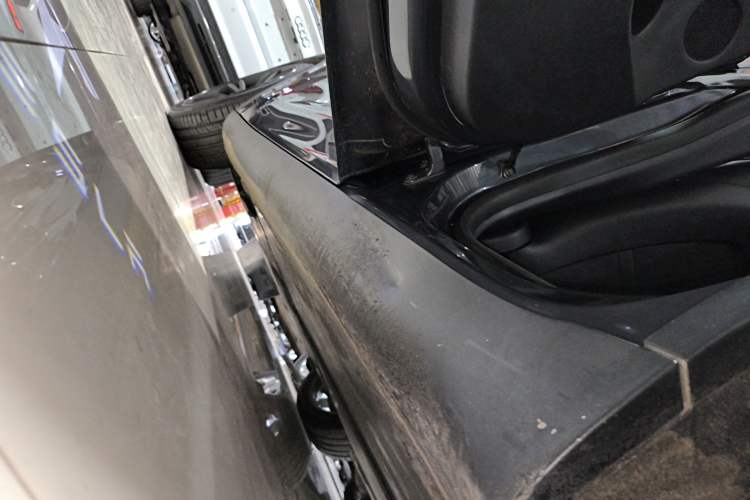 Used Tesla Model Y 2022 Rear-Wheel-Drive Version Left Side Sill