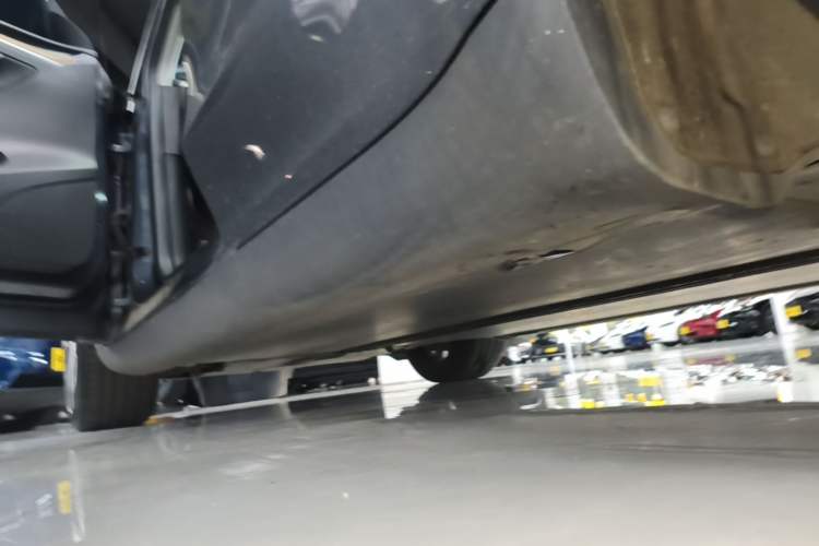 Used Tesla Model Y 2022 Revised Version Rear-Wheel Drive Left Side Sill