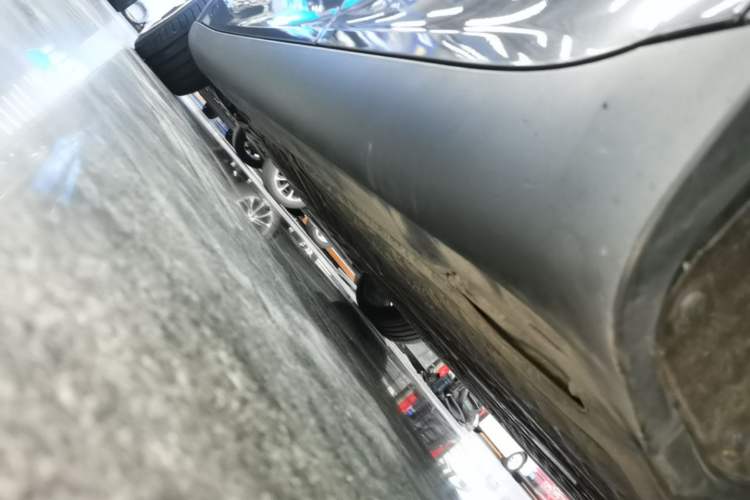 Used Tesla Model Y 2022 Performance High-Performance All-Wheel-Drive Version Left Side Sill