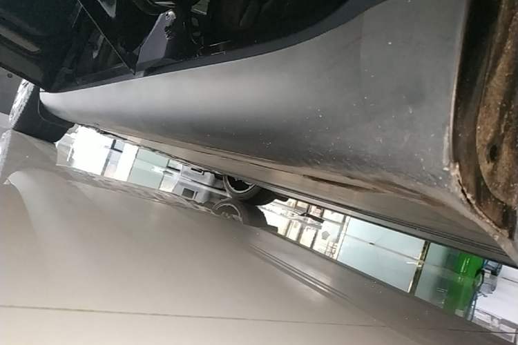 Used Tesla Model Y 2022 Performance High-Performance All-Wheel-Drive Version Left Side Sill