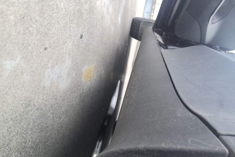 Used Tesla Model Y 2022 Revised Version Rear-Wheel Drive Left Side Sill