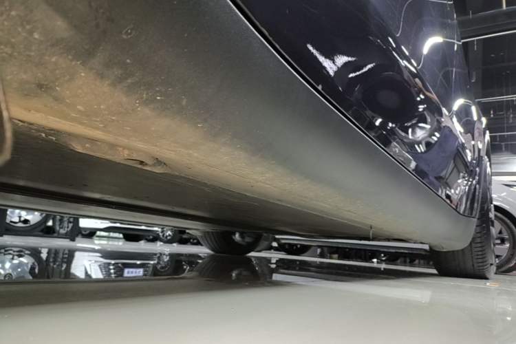 Used Tesla Model Y 2022 Performance High-Performance All-Wheel-Drive Version Left Side Sill