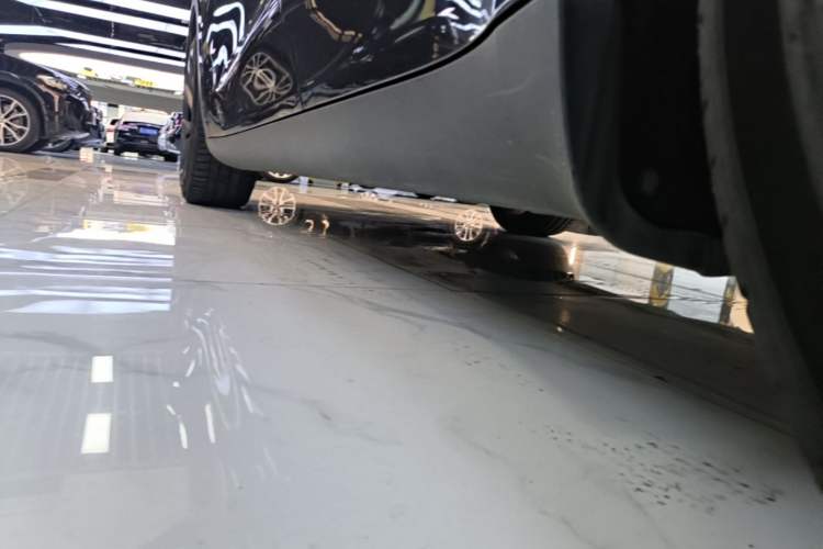 Used Tesla Model Y 2022 Long-Range All-Wheel-Drive Version Left Side Sill