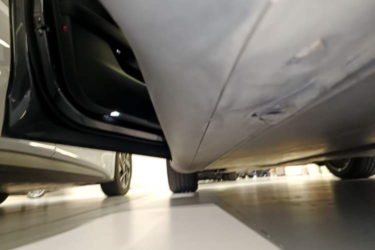 Used Tesla Model Y 2022 Rear-Wheel-Drive Version Left Side Sill