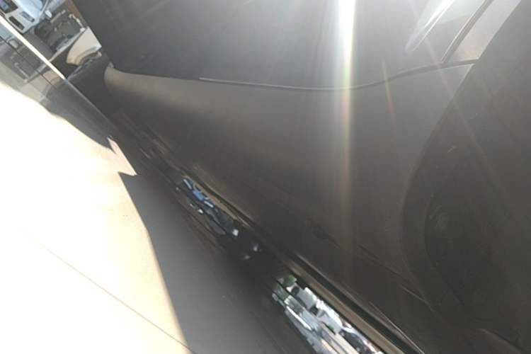 Used Tesla Model Y 2022 Long-Range All-Wheel-Drive Version Left Side Sill
