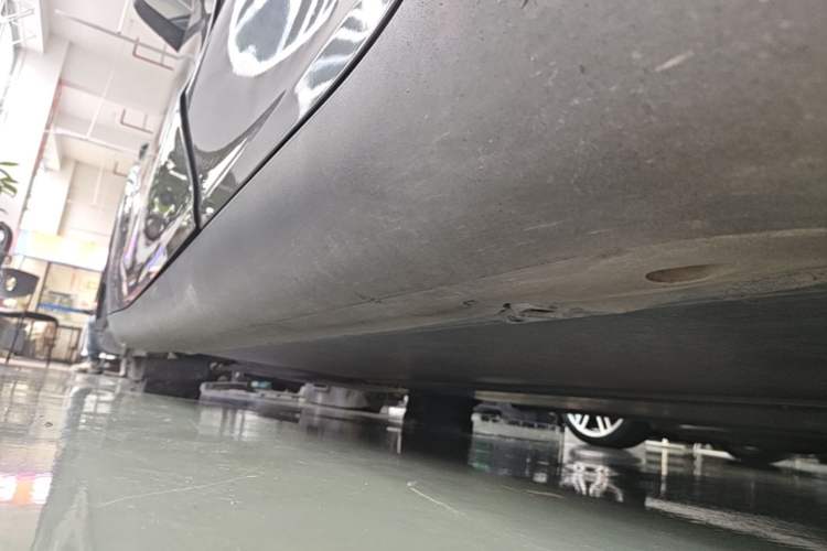 Used Tesla Model Y 2022 Revised Version Rear-Wheel Drive Left Side Sill