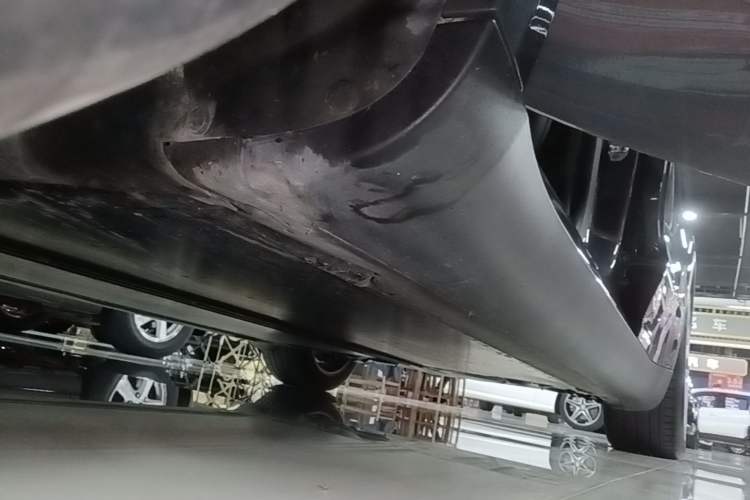 Used Tesla Model Y 2022 Long-Range All-Wheel-Drive Version Left Side Sill