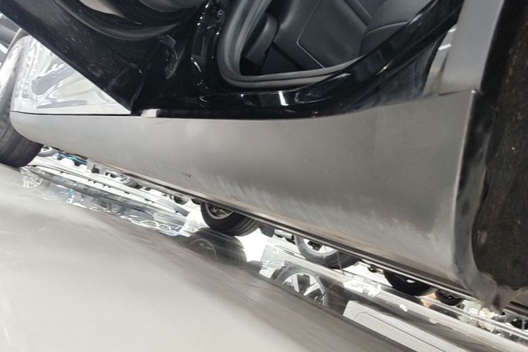 Used Tesla Model Y 2022 Revised Version Long-Range All-Wheel Drive Left Side Sill