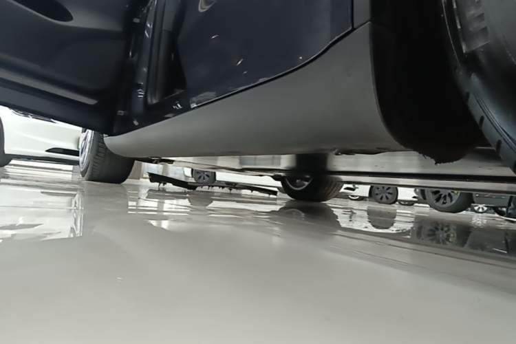 Used Tesla Model Y 2022 Revised Version Rear-Wheel Drive Left Side Sill