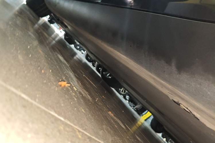 Used Tesla Model Y 2022 Performance High-Performance All-Wheel-Drive Version Left Side Sill