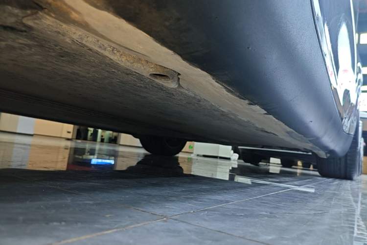 Used Tesla Model Y 2022 Rear-Wheel-Drive Version Left Side Sill