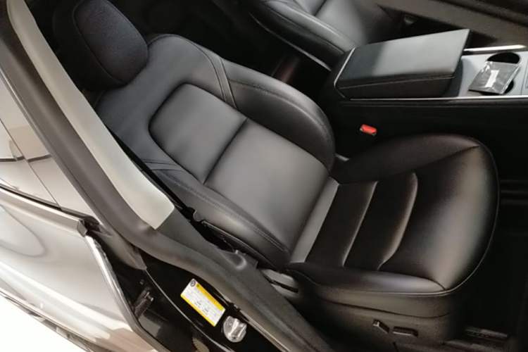 Used Tesla Model Y 2022 Rear-Wheel-Drive Version Right Front Seat