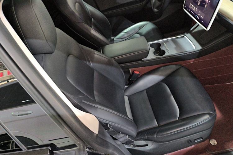 Used Tesla Model Y 2022 Rear-Wheel-Drive Version Right Front Seat