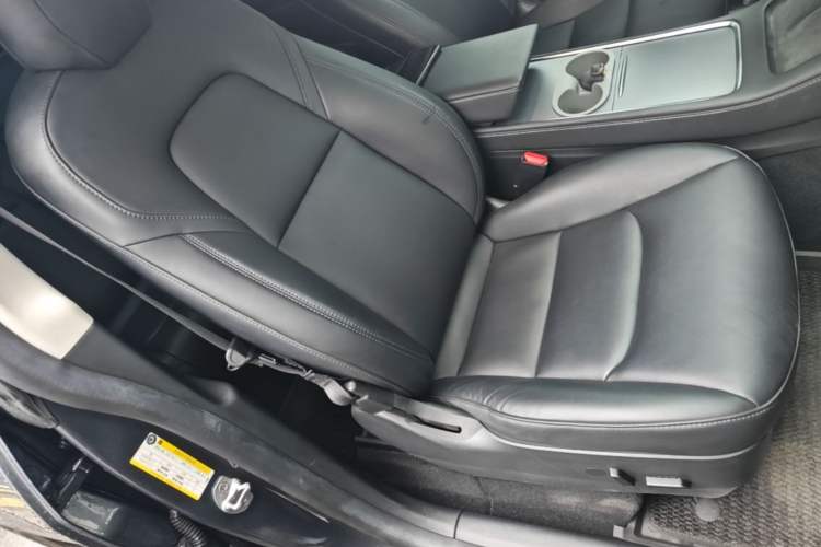 Used Tesla Model Y 2022 Performance High-Performance All-Wheel-Drive Version Right Front Seat