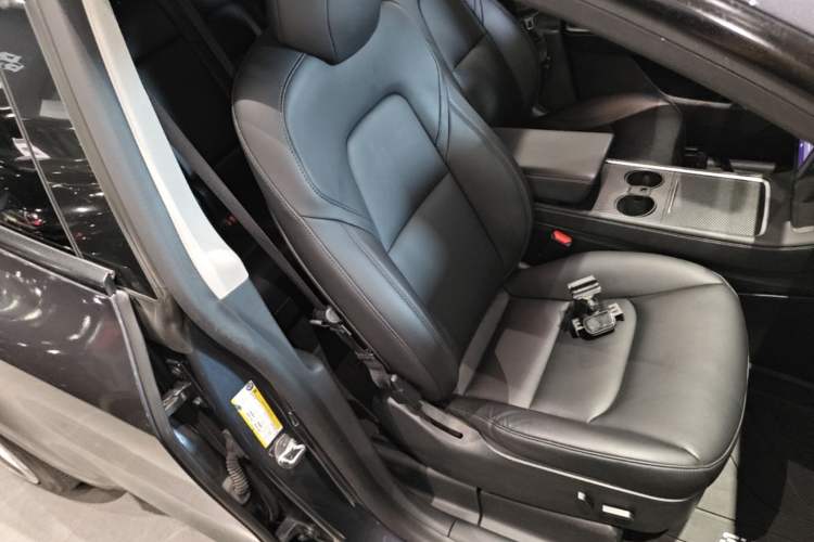 Used Tesla Model Y 2022 Rear-Wheel-Drive Version Right Front Seat