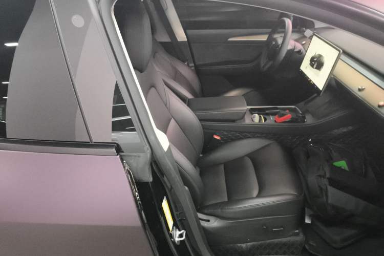 Used Tesla Model Y 2022 Rear-Wheel-Drive Version Right Front Seat
