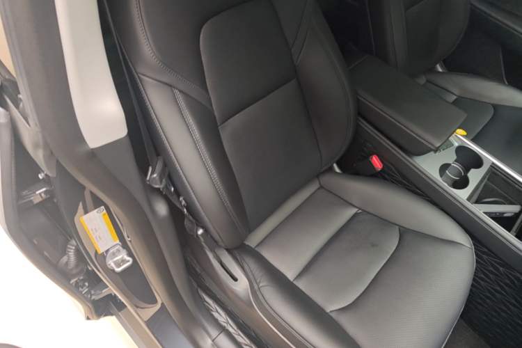Used Tesla Model Y 2022 Rear-Wheel-Drive Version Right Front Seat