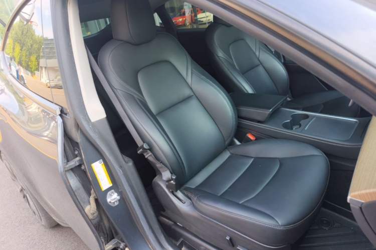 Used Tesla Model Y 2022 Rear-Wheel-Drive Version Right Front Seat