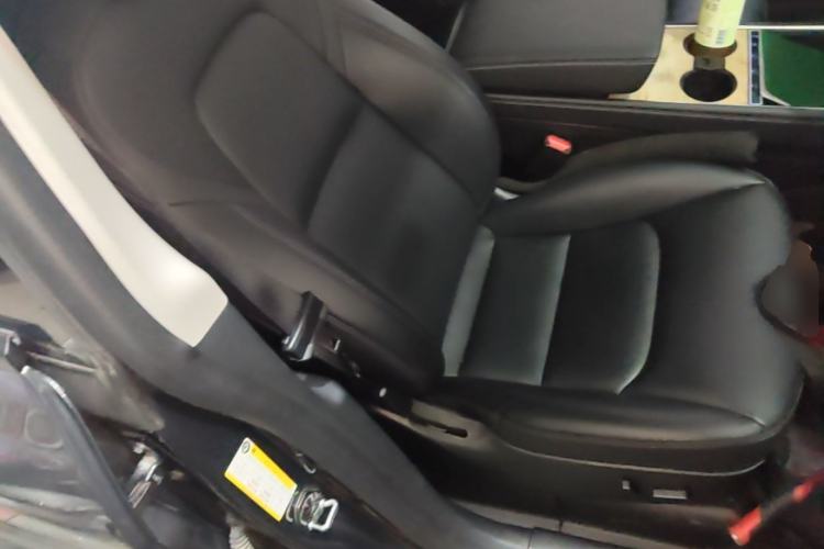 Used Tesla Model Y 2022 Rear-Wheel-Drive Version Right Front Seat