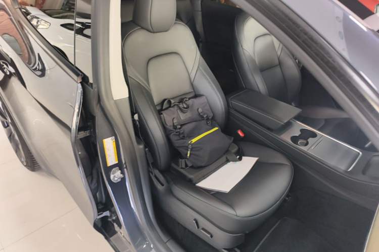 Used Tesla Model Y 2022 Performance High-Performance All-Wheel-Drive Version Right Front Seat