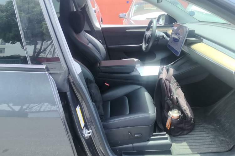Used Tesla Model Y 2022 Rear-Wheel-Drive Version Right Front Seat