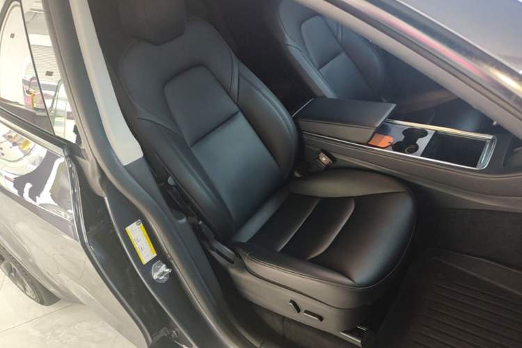 Used Tesla Model Y 2022 Long-Range All-Wheel-Drive Version Right Front Seat