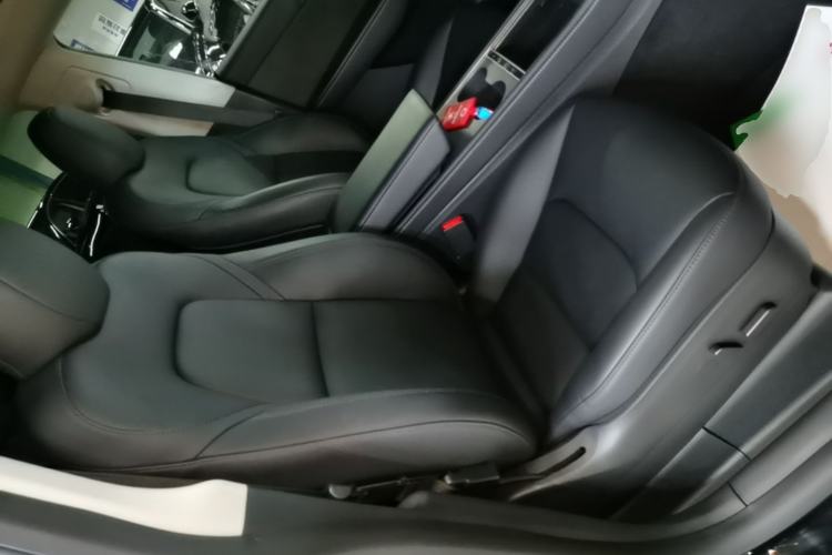 Used Tesla Model Y 2022 Rear-Wheel-Drive Version Right Front Seat