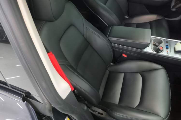 Used Tesla Model Y 2022 Performance High-Performance All-Wheel-Drive Version Right Front Seat