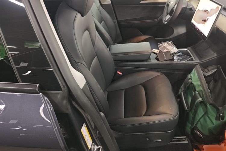 Used Tesla Model Y 2022 Long-Range All-Wheel-Drive Version Right Front Seat