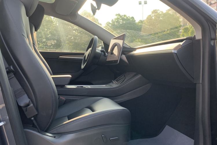 Used Tesla Model Y 2022 Rear-Wheel-Drive Version Right Front Seat