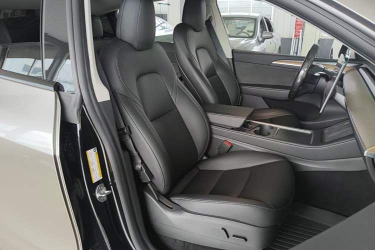 Used Tesla Model Y 2022 Rear-Wheel-Drive Version Right Front Seat