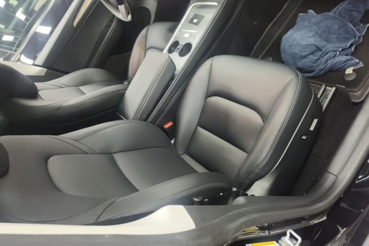 Used Tesla Model Y 2022 Long-Range All-Wheel-Drive Version Right Front Seat