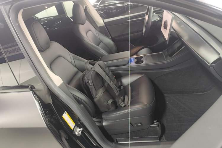 Used Tesla Model Y 2022 Rear-Wheel-Drive Version Right Front Seat