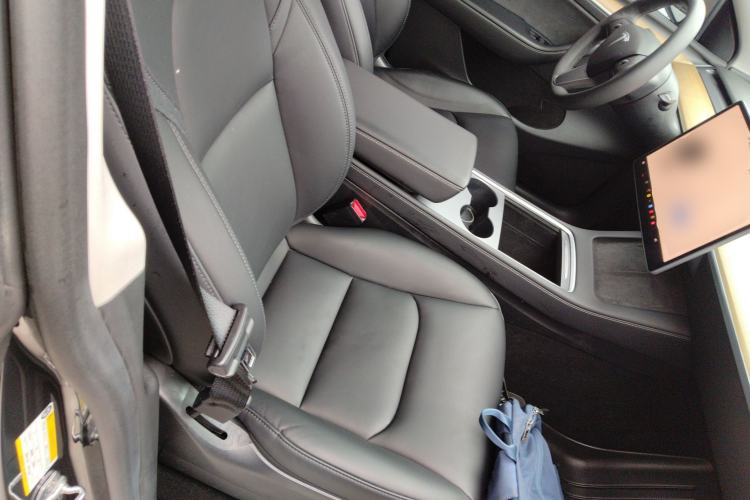 Used Tesla Model Y 2022 Rear-Wheel-Drive Version Right Front Seat