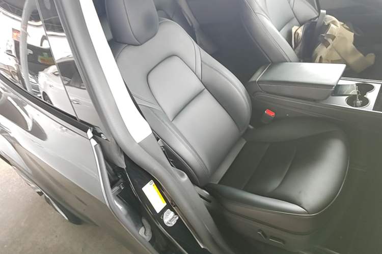 Used Tesla Model Y 2022 Rear-Wheel-Drive Version Right Front Seat